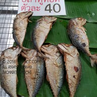 เมนูของร้าน น้ำพริกกะปิ ปลาทูทอด