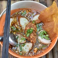 ก๋วยเตี๋ยวหมูกุ้งกรอบ