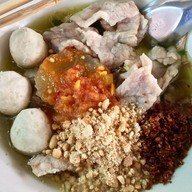 ก๋วยเตี๋ยวแม่ชิน