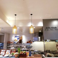หน้าร้าน ครัวเจ๊ง้อ Eathai Central Embassy