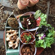 เมนูของร้าน ครัวไม้เมือง บางพระ ศรีราชา