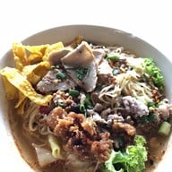 ก๋วยเตี๋ยวหนองปลิง เส้นอัญชัน
