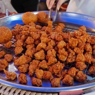 เมนูของร้าน น้องแฝดทอดมันหน่อกะลาเกาะเกร็ด