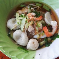 เมนูของร้าน ก๋วยเตี๋ยวป้าอี๊ด