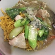 แมนโร่ผัดหมี่โคราชเจ้าเก่าดั้งเดิมหน้าวัดสระแก้ว