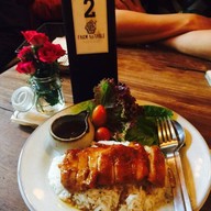 ข้าวไก่อบซอสเสาวรส