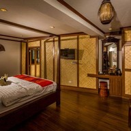 อะราวด์เดอะเวิร์ลดบีแอนด์บี