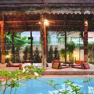 ชาร์ลีเฮ้าส์ ปิ่นเกล้า