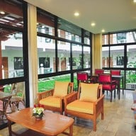 ชาร์ลีเฮ้าส์ ปิ่นเกล้า