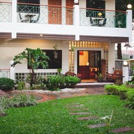 ชาร์ลีเฮ้าส์ ปิ่นเกล้า