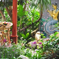 ชาร์ลีเฮ้าส์ ปิ่นเกล้า