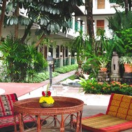 ชาร์ลีเฮ้าส์ ปิ่นเกล้า