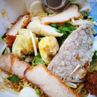 เมนูของร้าน ก๋วยเตี๋ยวต้มยำเจ๊ยี่