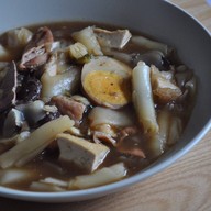 ประยุทธก๋วยจั๊บ ตลาลยิ่งเจริญ