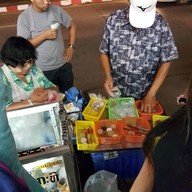 ป้าวุ้น ตลาดต้นพยอม