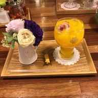 Lovin’ Her Flower Cafe&Bar ฮงแด