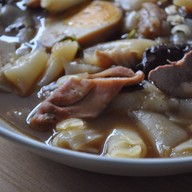 ประยุทธก๋วยจั๊บ ตลาลยิ่งเจริญ