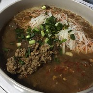 เมนูของร้าน น้ำเงี้ยวป้าสุข ก๋วยเตี๋ยว 12 ปันนา สีลม