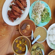 เมนูของร้าน คุณบีขนมจีนสด ชลบุรี (Chonburi)