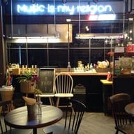 Iron32 Hotel Bar and Bistro