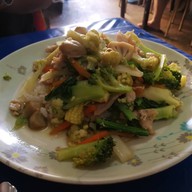 กะเพราเตาถ่าน