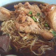 ก๋วยเตี๋ยวไก่มะระ ปูกะเอ วงเวียนซอย7บ้านสวน
