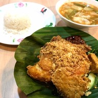 ayam penyei rai Lucky Plaza
