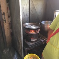 กะเพราเตาถ่าน