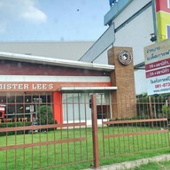 หน้าร้าน Mister Lee