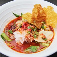 เจ๊หมวย บะหมี่เกี๊ยว หมูเด้ง ไข่ออนเซ็น ข้างมูลนิธิหัวหิน