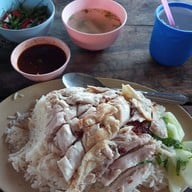 ข้าวมันไก่หลังศาล