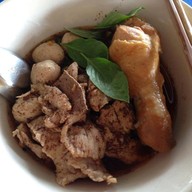 ก๋วยเตี๋ยวเรือเจ๊หมวย หน้าโรงพยาบาลดอนตูม