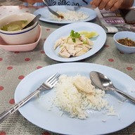 เมนูของร้าน ข้าวมันไก่ โกจง เพชรบุรี ข้างรพ.มหาชัยเพชรรัตน์