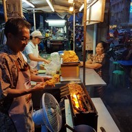 หน้าร้าน หมูสะเต๊ะ เฮียจุ๊ย