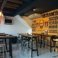 บรรยากาศ aBeer Home Bar And Gallery