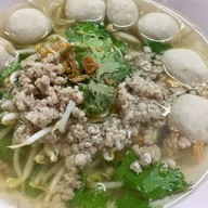 ลูกชิ้นหมูน้ำใสเฮียบู้ อุดมสุข