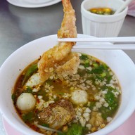 เมนูของร้าน ต้นเย็นตาโฟกุ้งทอด