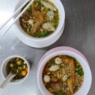 เมนูของร้าน ต้นเย็นตาโฟกุ้งทอด