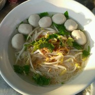 ลูกชิ้นหมูน้ำใสเฮียบู้ อุดมสุข