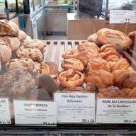 Issaya La Patisserie Emquartier