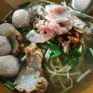 นายเชวงก๋วยเตี๋ยว (ลูกชิ้นหมูท่าตะโก)