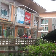 หน้าร้าน จรัญยา ป้ากับลุงปรุงก๋วยเตี๋ยว หน้ามหาวิทยาลัยราชภัฏนครศรีธรรมราช