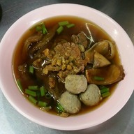 เมนูของร้าน ก๋วยเตี๋ยวเนื้อวัว ศาลาแดง