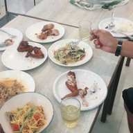 แซ่บ สาทร