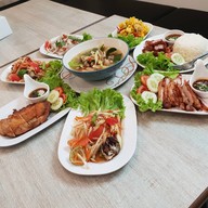 แซ่บ สาทร