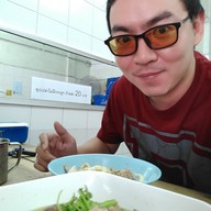 ก๋วยเตี๋ยวกระดูกหมู ป้ายเหลือง
