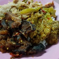 เมนูของร้าน ข้าวแกงแม่จำเริญเตาปูนซอย4 สาขาแรก
