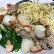 เมนูของร้าน เล็ก-กุ่ย บะหมี่หมูแดง