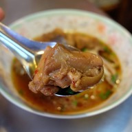 เมนูของร้าน ก๋วยเตี๋ยวไก่เจ๊โหนก