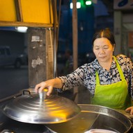 บะหมี่เกี๊ยวปู หมูแดง  ถ.มิตรภาพ